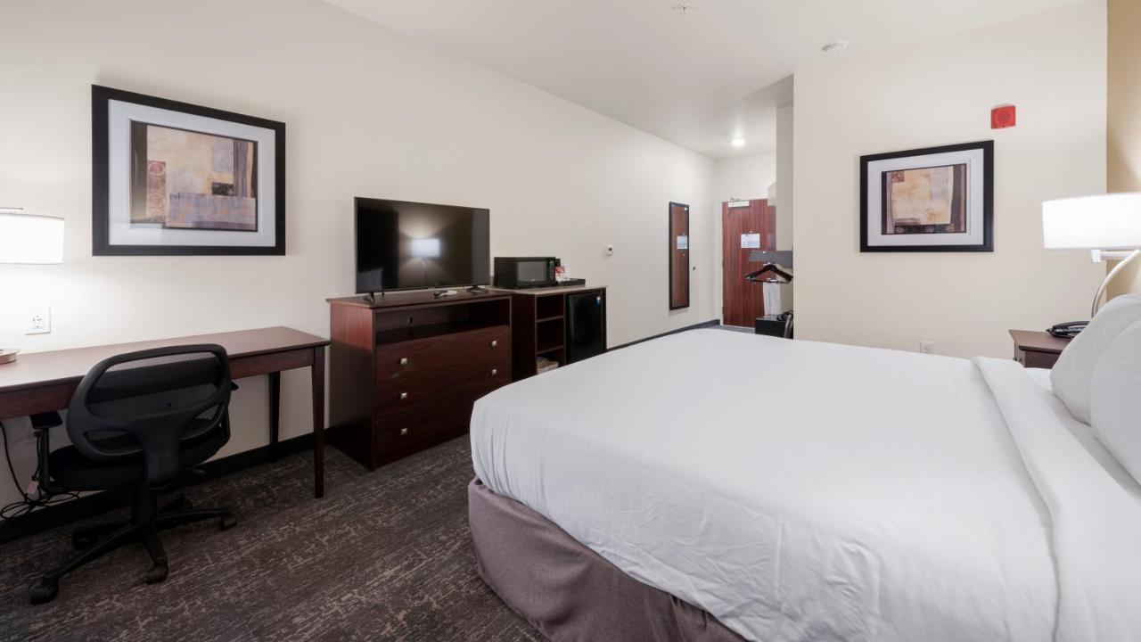 Cobblestone Hotel & Suites - Two Rivers Exterior photo